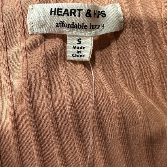 Heart Hips Ribbed Button-Front Tank Top — Rusty Peach - Picture 2 of 3